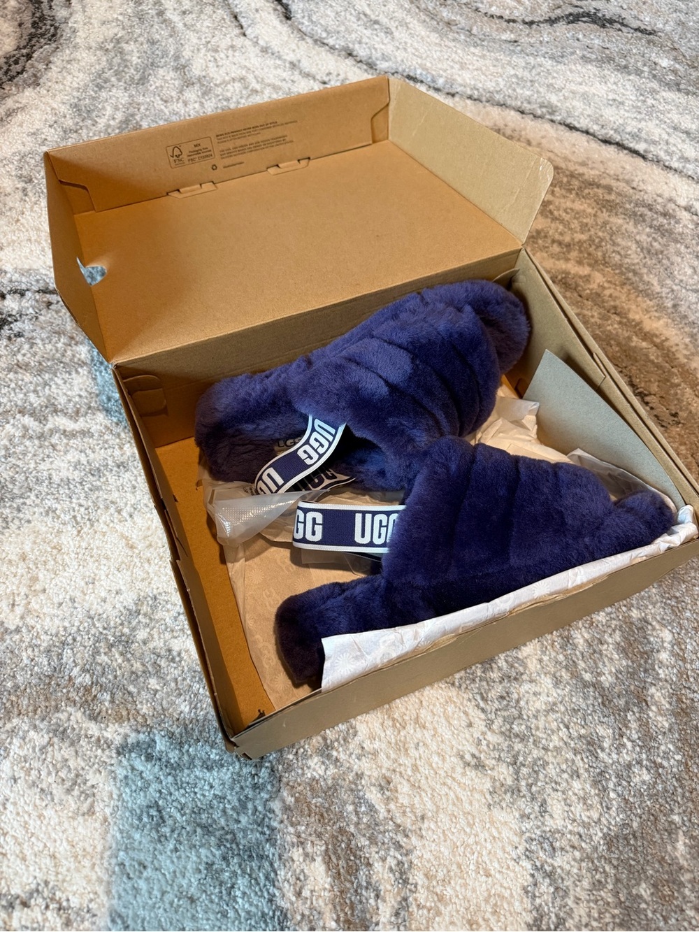 UGG ‘Fluff Yeah Slides’ - Picture 3 of 11